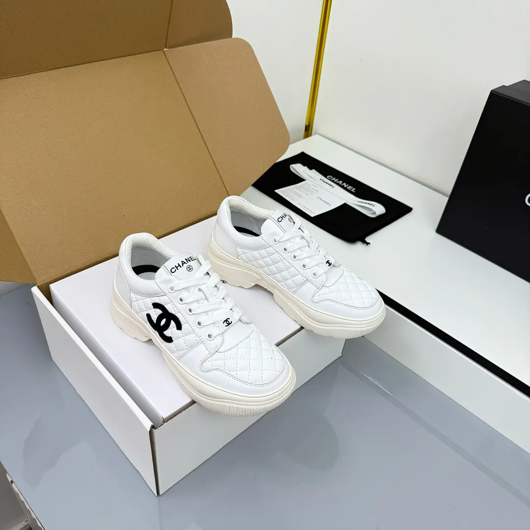 👟👟Ex-factory price 620👟👟 Chanel bread shoes ~ original calfskin panda shoes Chanel 25C latest hot style panda black and white sports shoes casual sneakers Xiaoxiang hot item classic black and white panda color coco girls must pay Fabric: original custom mixed sheepskin lining: original imported breathable mesh lining outsole: Original molded rubber + TPU combination Size: Women's 35-41